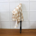 Handheld dusting cloth with sturdy fixed handle for steady control