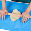 Clear circular and linear measurement guides visible on the silicone rolling mat.
