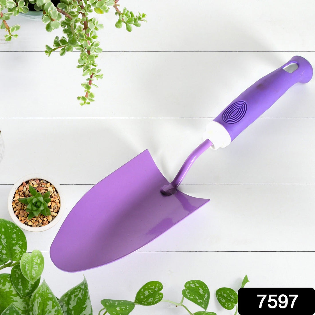 Complete 5-piece heavy-duty garden tool kit with various tools for home gardening.