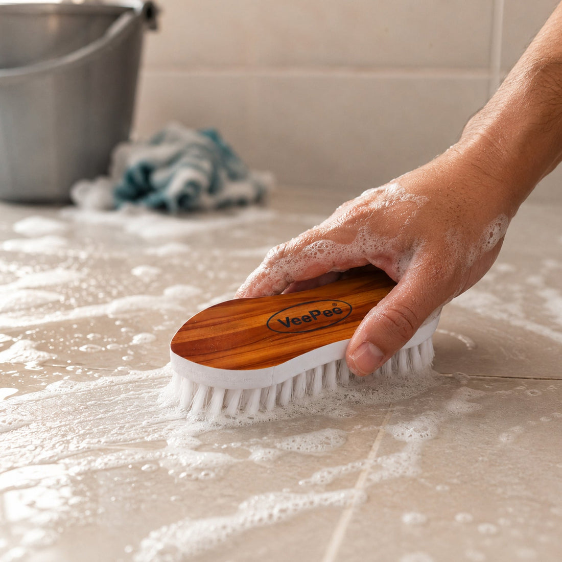 VeePee ergonomic cloth washing brush with curved grip and nylon bristles